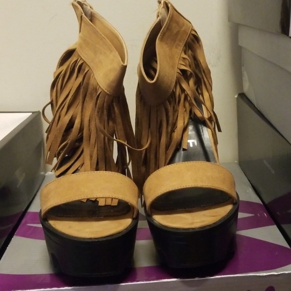 Shoes - Picture 3 of 5